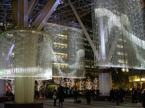 東京ミッドタウン“初”のクリスマスイルミネーション（2007年11月）PHOTO: SHUN ONLINE