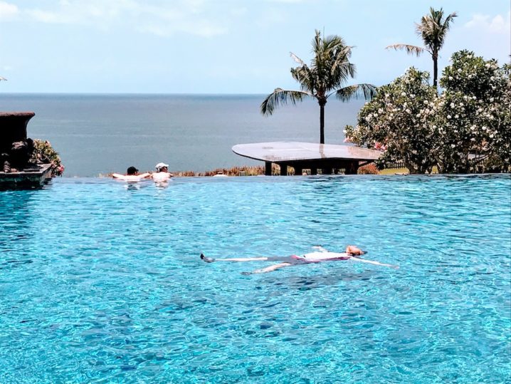 バリ島のラグジュアリーホテル「AYANA Resort and Spa(アヤナリゾートアンドスパ)」にある「インフィニティ・プール」