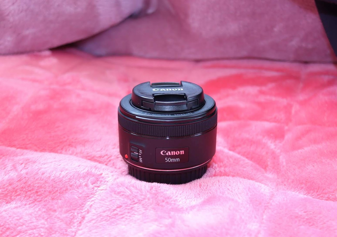 「Canon EF50mm F1.8 STM」を、「Canon 単焦点広角レンズ EF-S24mm F2.8 STM APS-C対応 EF-S2428STM」で撮影したもの by SHUN ONLINE