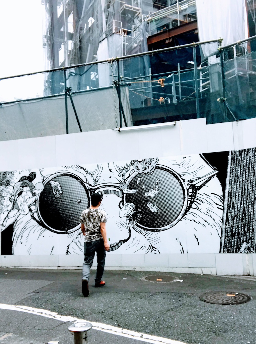 渋谷パルコの建替工事現場の壁の、マンガ『AKIRA』コラージュ。SHUN ONLINE（樺澤俊悟）
