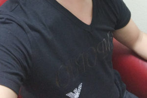 SHUN ONLINE（樺澤俊悟）EMPORIO ARMANI（エンポリオアルマーニ）のTシャツ着用