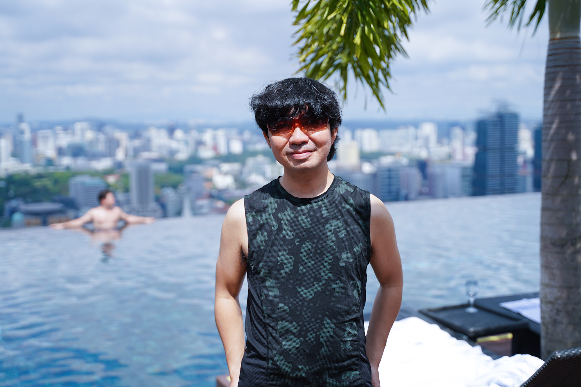 SHUN ONLINE（樺澤俊悟）／2019年11月30日、シンガポールのマリーナベイ・サンズ屋上 インフィニティープールにて