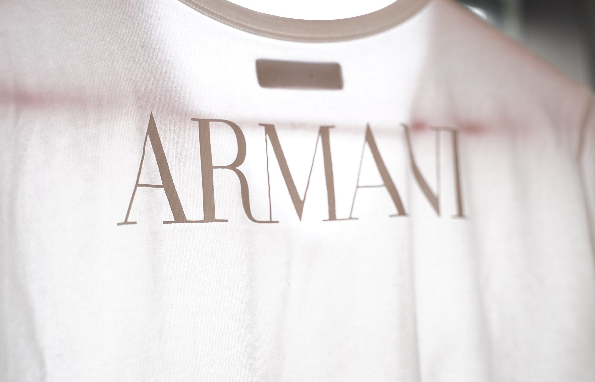 ARMANIのTシャツ／2020年1月 撮影：SHUN ONLINE