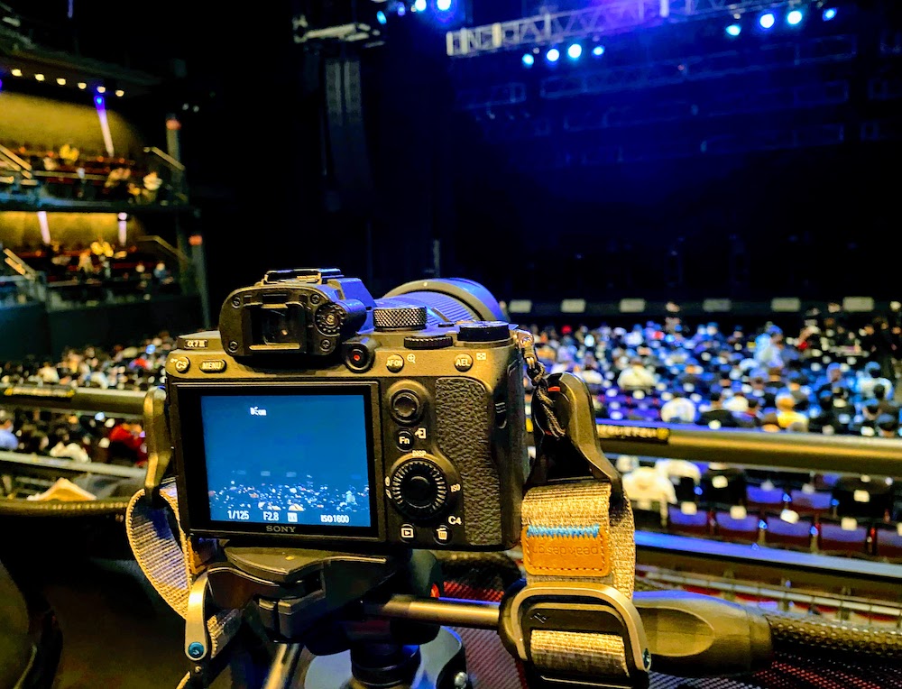 TOKYO DOME CITYHALLにてManfrottoの三脚にSONYのカメラを乗せて撮影. SHUN 2021.11.14