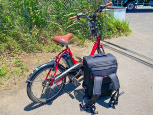 リュック仕様にしたManfrottoのキャリーバッグ、そして、自転車。2022年6月26日。撮影：SHUN RocketDive