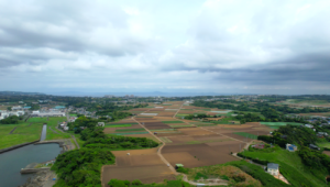 横須賀第三飛行場跡の道路。DRONEで南方上空から撮影。2022年6月5日.撮影：SHUN RocketDive