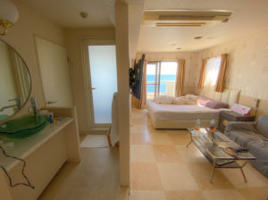 HOTEL SURF SIDE（ホテルサーフサイド）301号室。2022年7月23日。撮影：SHUN ROCKETDIVE