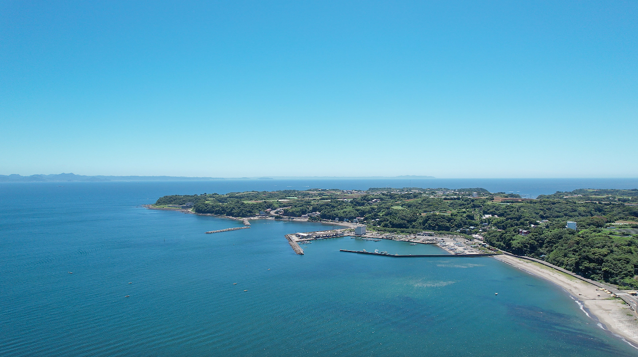 DRONEで飛行して眺めた「金田漁港」2022年7月23日。撮影：SHUN ROCKETDIVE(DRONE)