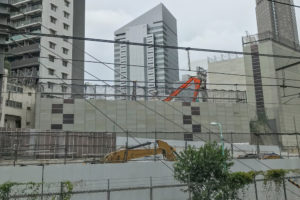 渋谷駅 湘南新宿ライナーのホームから眺める渋谷桜丘地区。再開発が進んでいる。2019年8月12日。撮影：SHUN