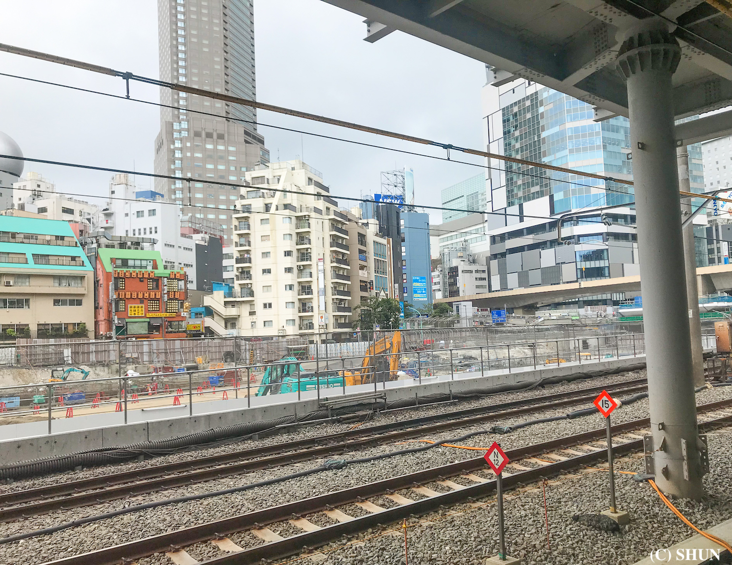 渋谷駅 湘南新宿ライナーのホームから眺める渋谷桜丘地区とﾌｸﾗｽ方面。再開発が進んでいる。2019年8月12日。撮影：SHUN