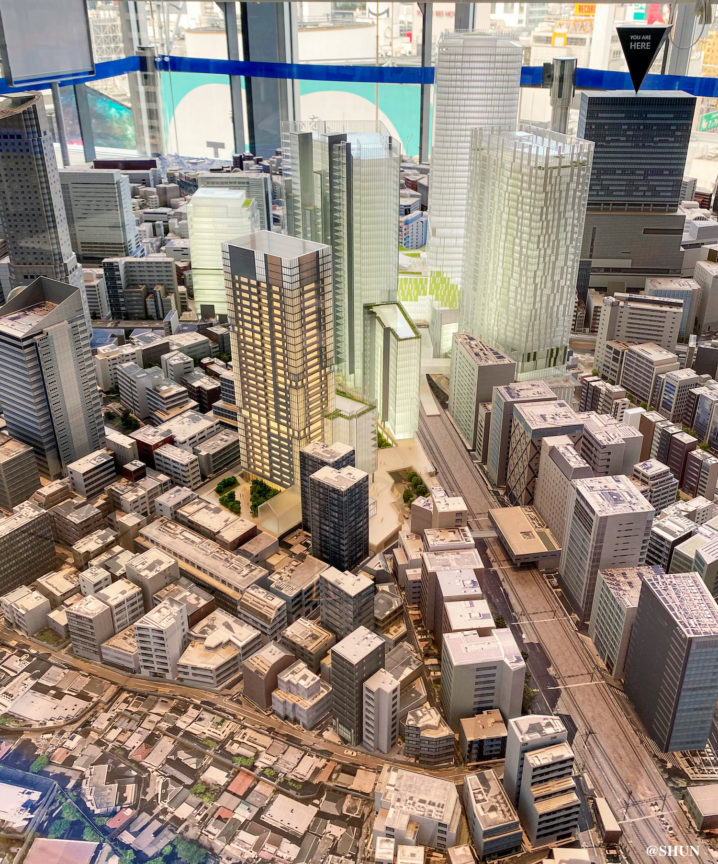 「渋谷の近未来図」ヒカリエ11Fに展示されている模型で、桜ヶ丘地区方面から眺めた構図. 2023年2月2日. 撮影：SHUN