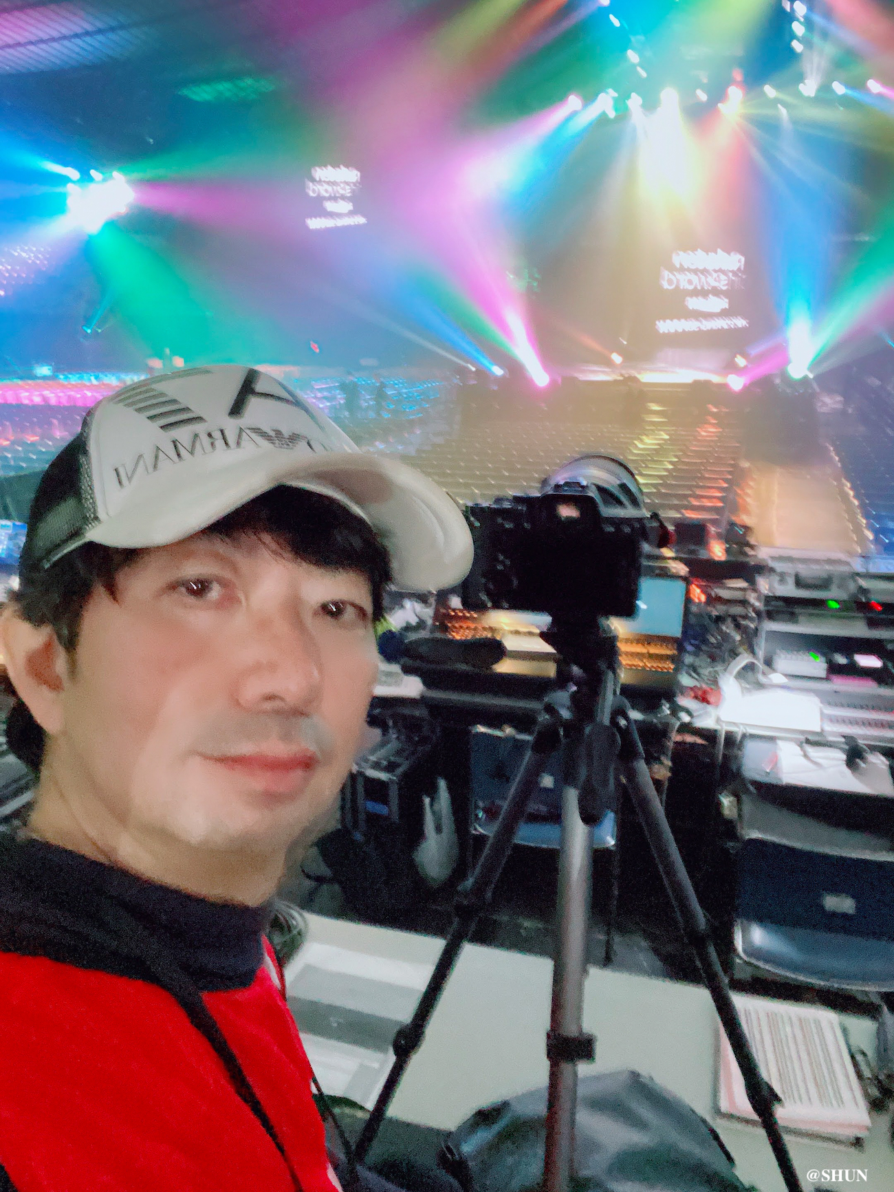 Rakuten GirlsAward 2023 SPRING/SUMMERでの撮影カメラ台にて。国立代々木競技場第一体育館. 2023年5月4日. 撮影：SHUN