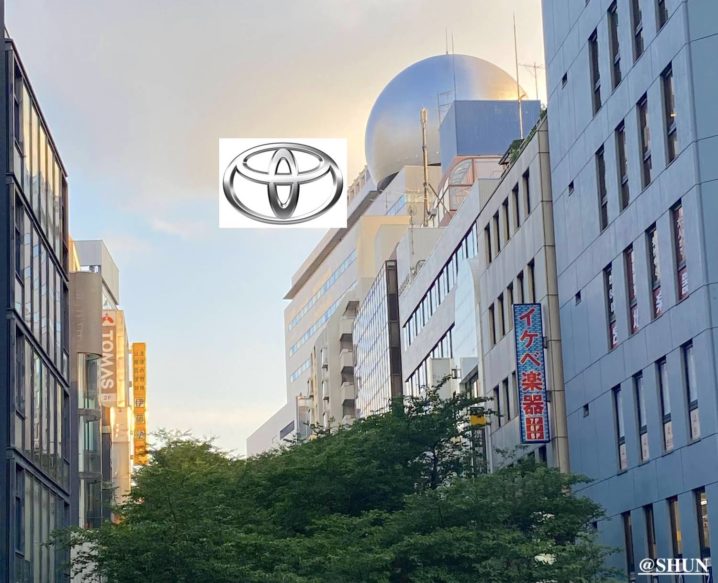 桜丘の夕暮れ景色 & トヨタ自動車ロゴ